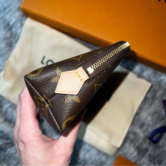 LOUIS VUITTON MONOGRAM COSMETIC POUCH MAKEUP BAG - Picture 4 of 7